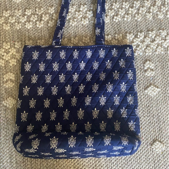 NWT Vera Bradley navy blue and white turtle quilted tote bag. - Picture 7 of 7